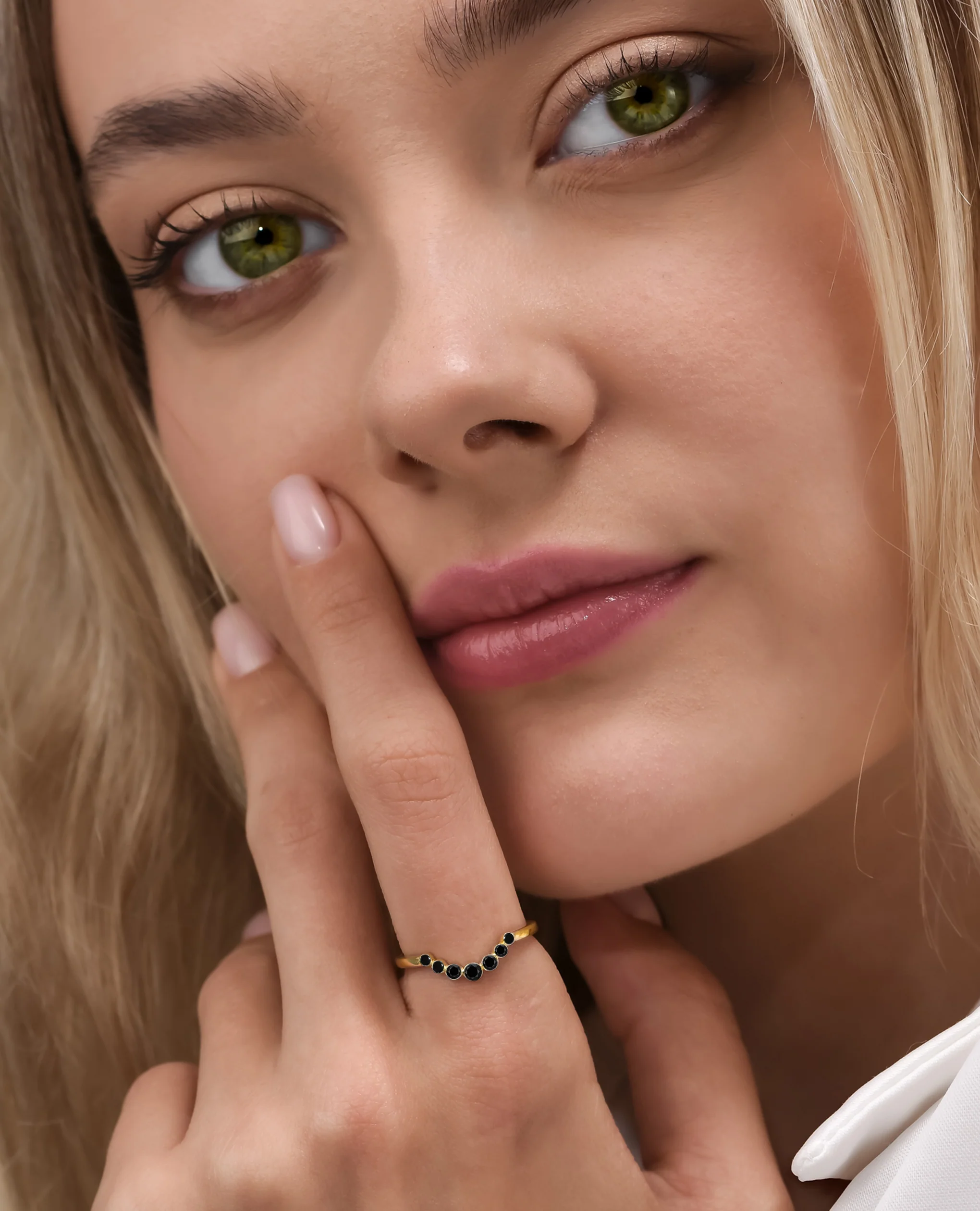 Noir Crescent Graduated Bezel Ring - Image 10