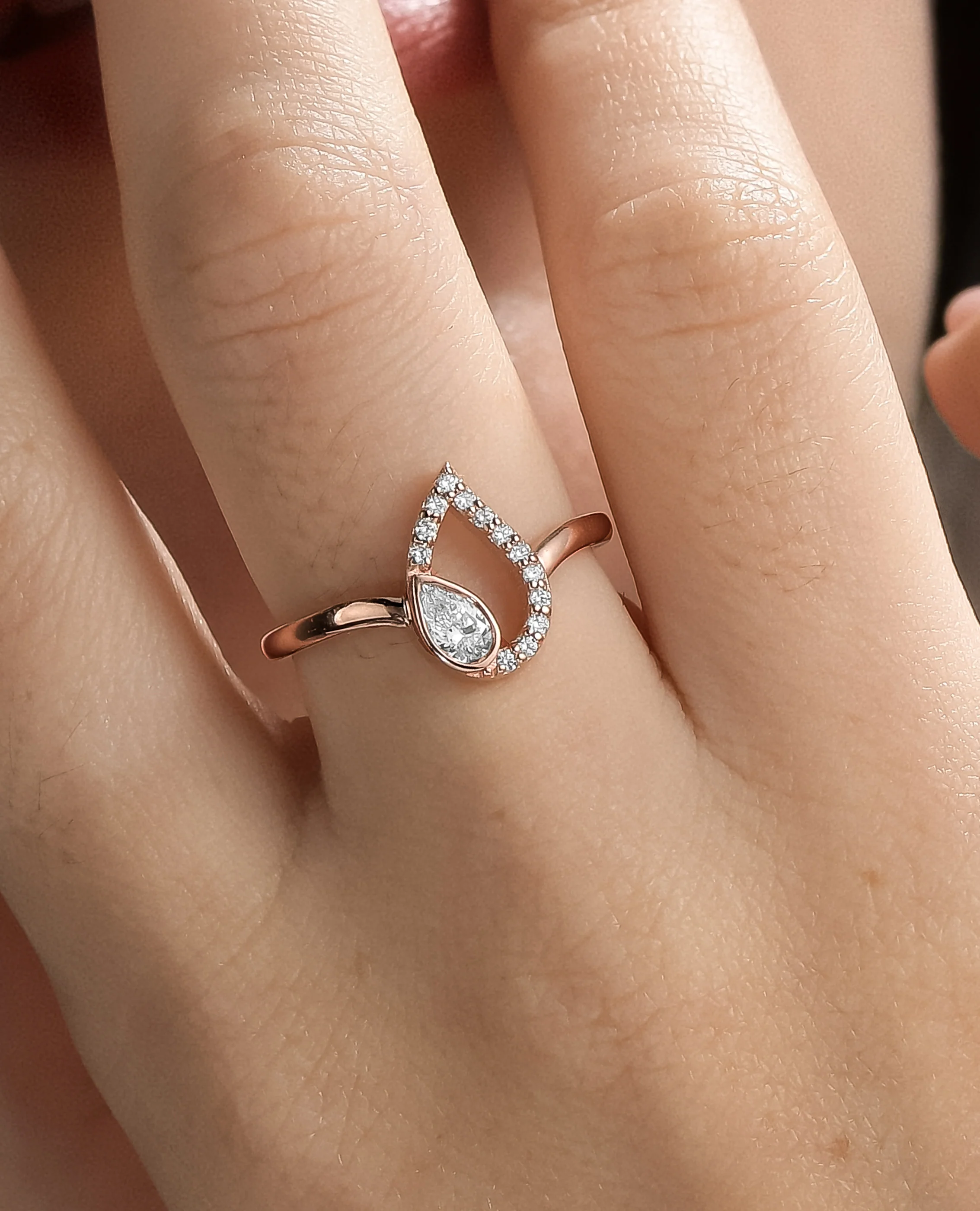 White Diamond Flair Ring - Image 9