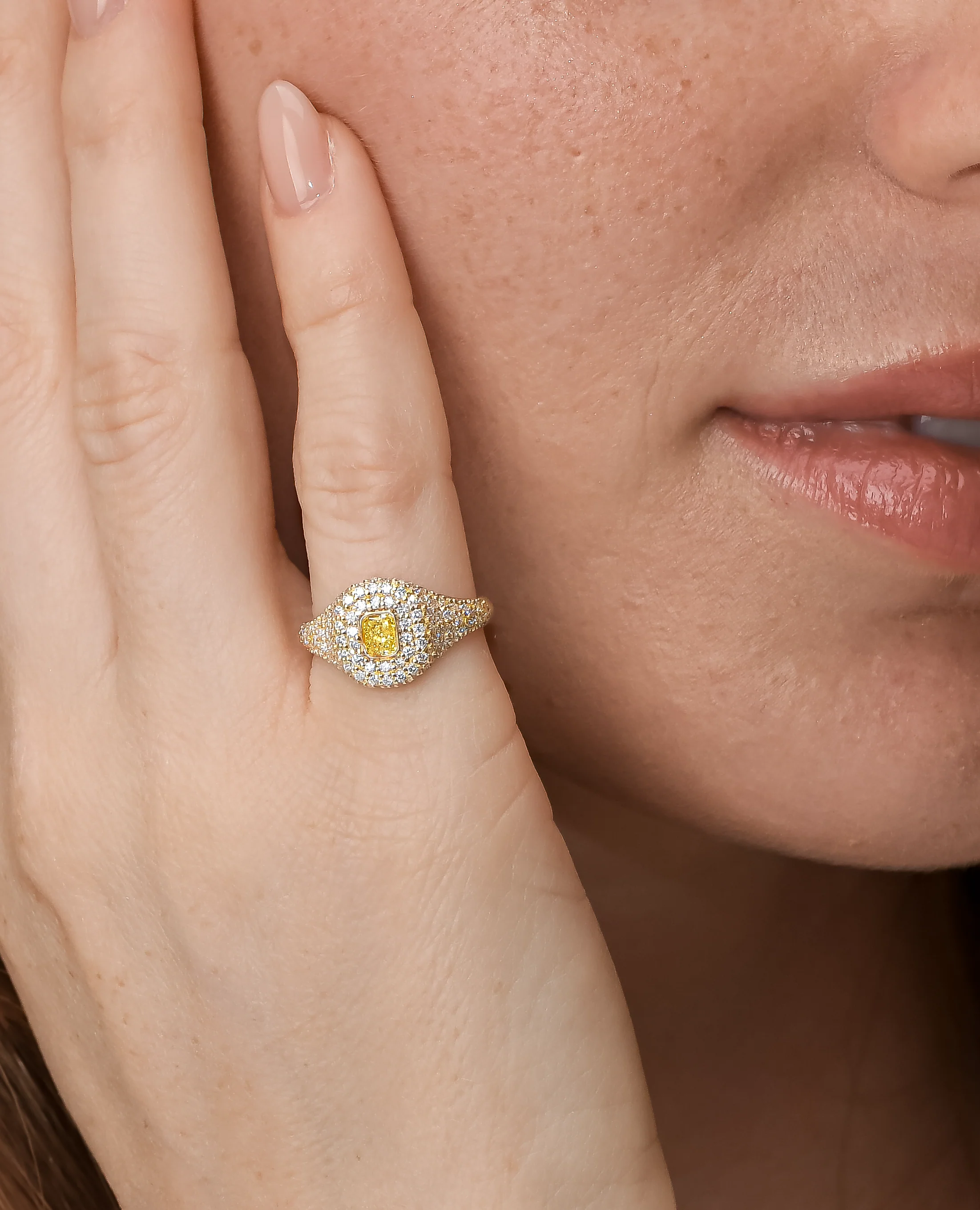 Yellow Diamond Pavé Signet Ring - Image 4